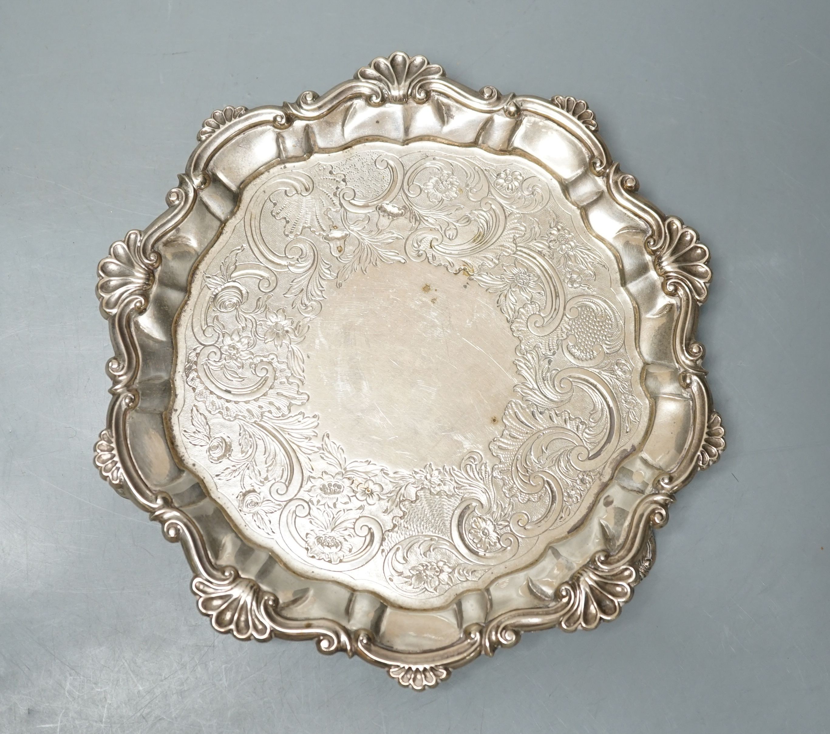 A small William IV engraved silver waiter, London, 1830, 17.2cm, 8oz.